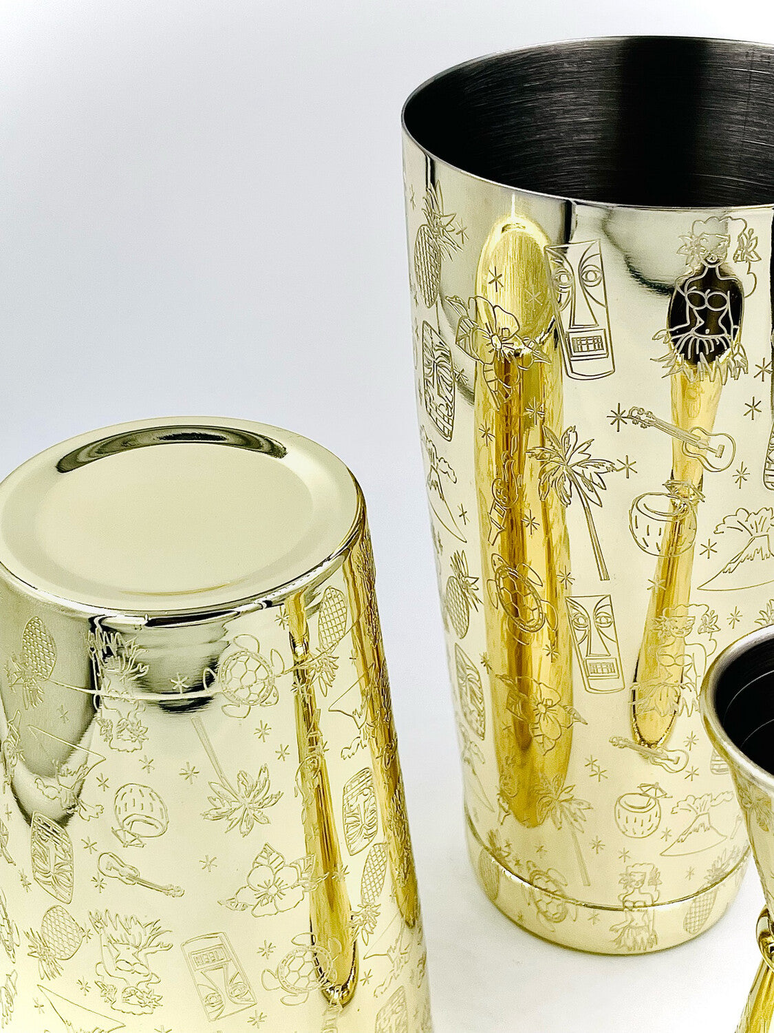 SHAKER BOSTON GRABADO TIKI DORADO