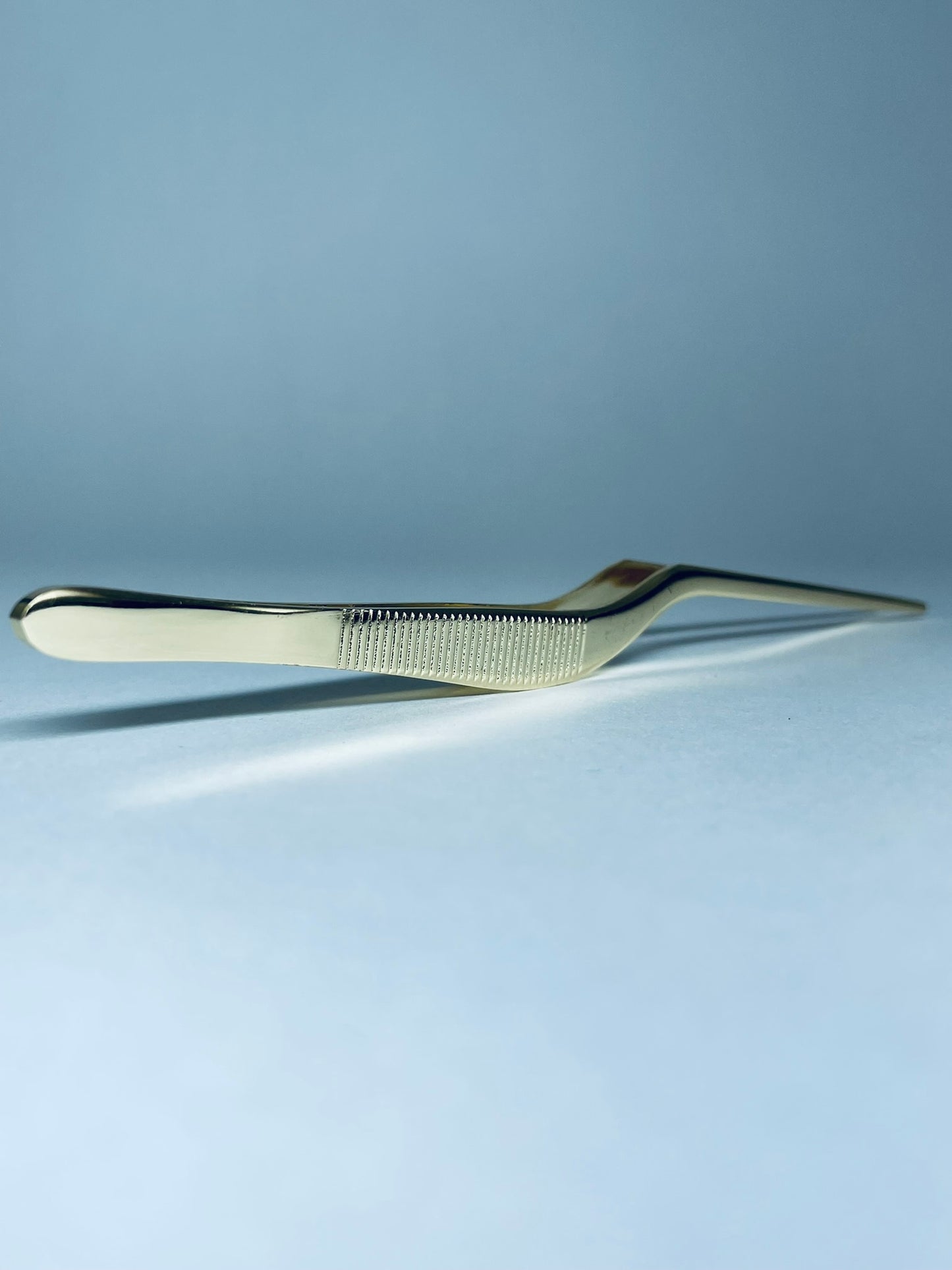 PINZA CURVA 14 CM DORADO