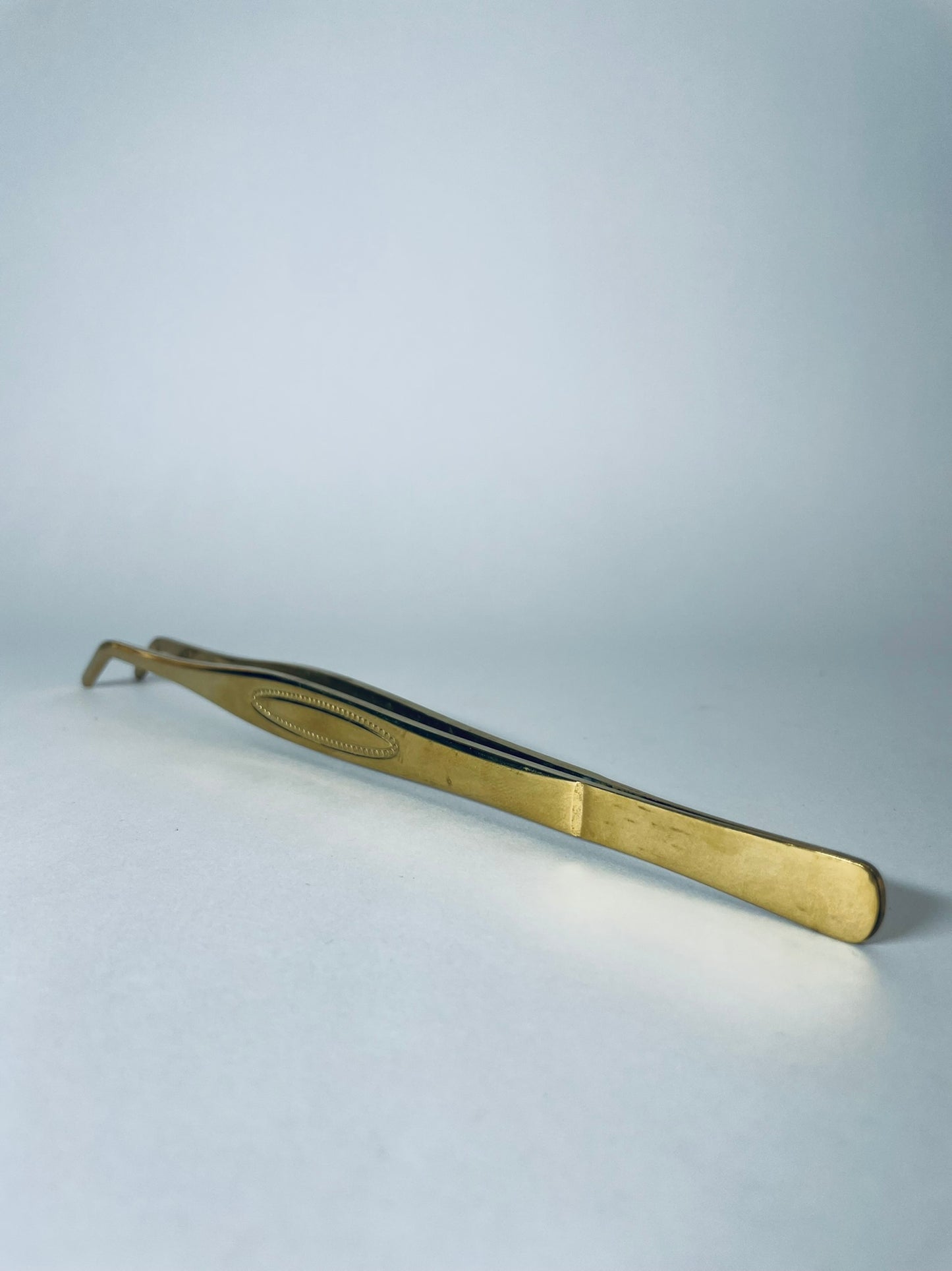 PINZA CURVA 22 CM DORADO