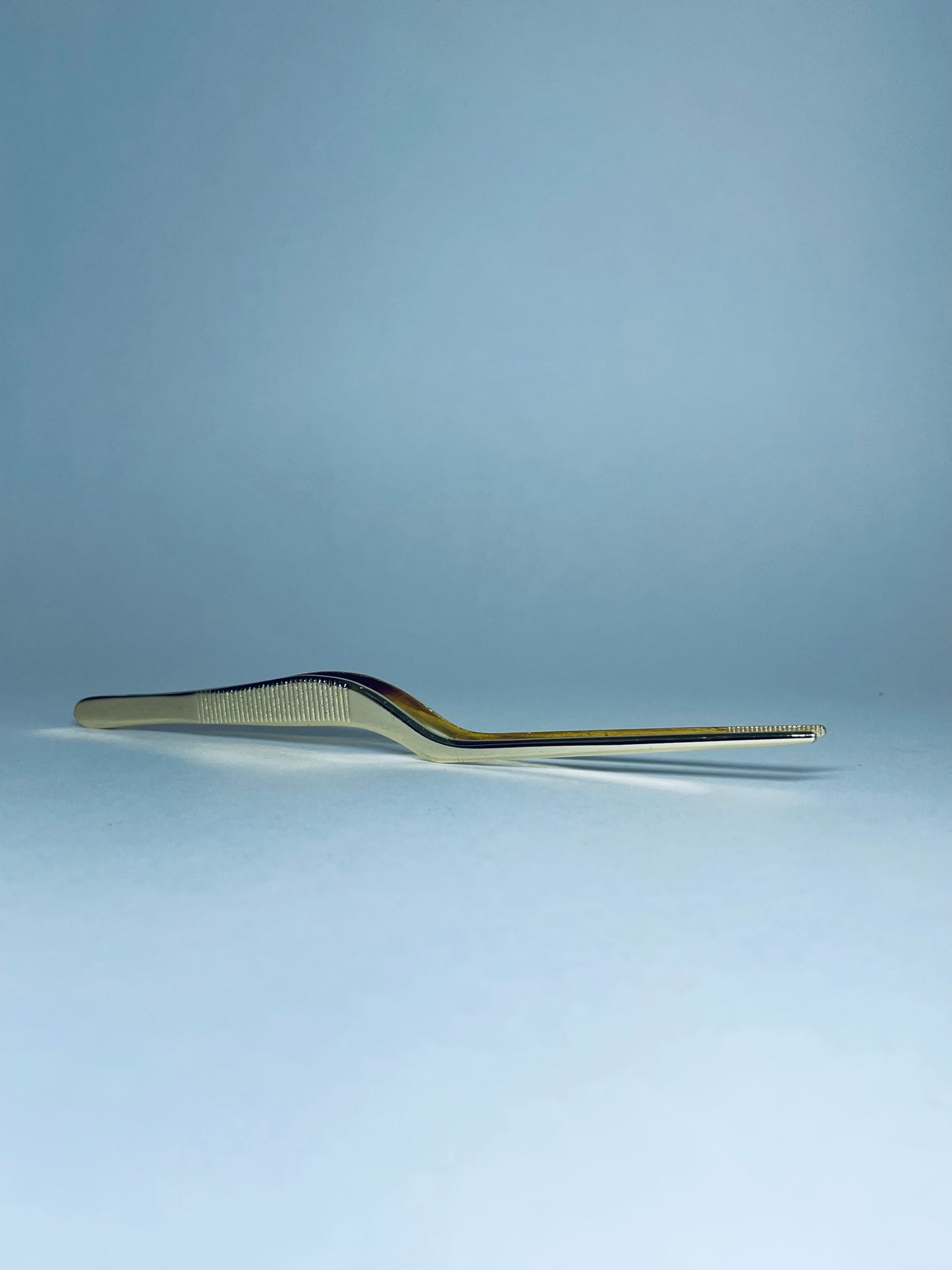 PINZA CURVA 14 CM DORADO