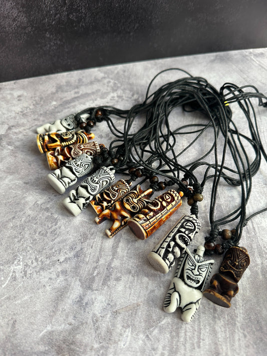 Pendant tiki